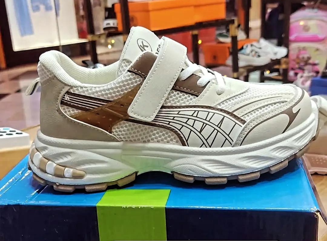 کفش بچگانه وارداتی ۳۲ تا ۳۷ چسبی اسپرت سه رنگ متفاوت کد c100